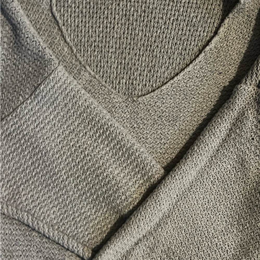 American Eagle Sweater size M.